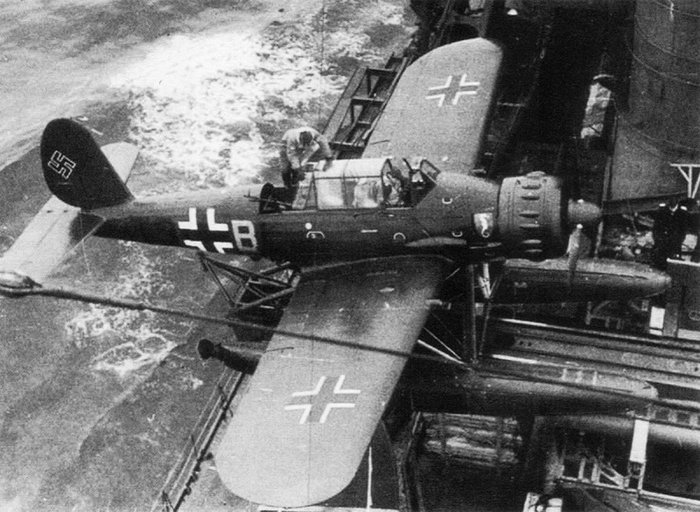 Ar-196A-3-3.Bordflieger-Gruppe-196-(T3+BL)-Tirpiz (2).jpg